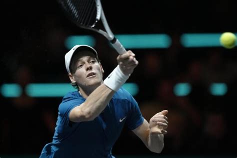 Medvedev edges Sinner in Rotterdam for 16th title | AP News