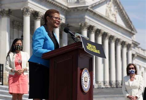 Los Angeles mayoral race favors Karen Bass, Rick Caruso: What to know