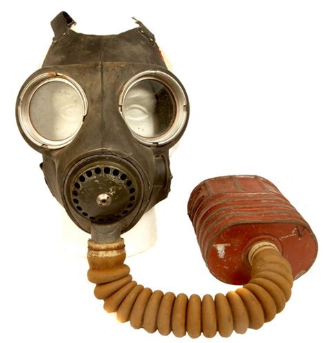 WWII British Military Gas Mask - Militaria