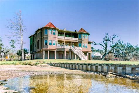 $4.89 Million Lakefront Home In Mandeville, LA | Homes of the Rich