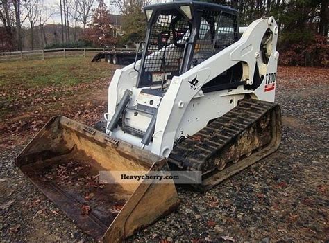 Bobcat T300 2005 Wheeled loader Construction Equipment Photo and Specs