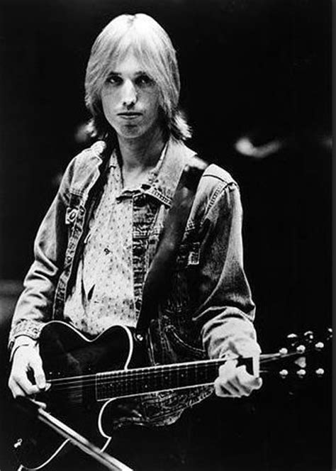 Tom Petty biography, birth date, birth place and pictures