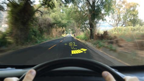 Pros and cons of different head-up display solutions for vehicles