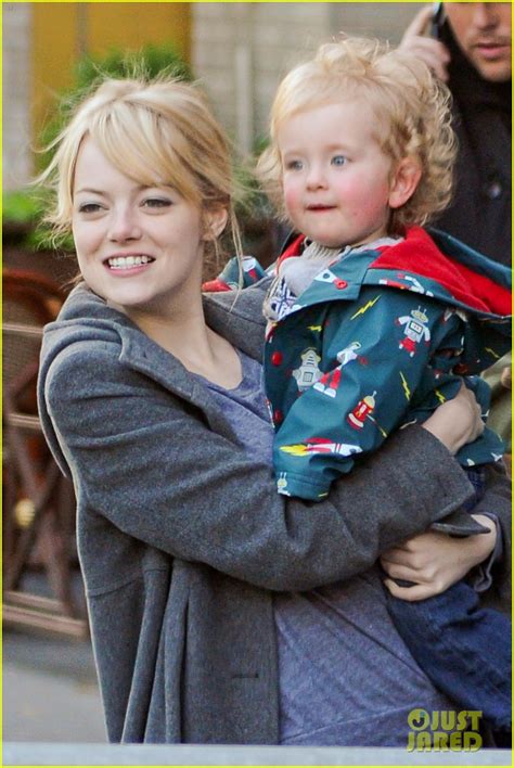 Emma Stone: Baby Duty with Andrew Garfield!: Photo 2654312 | Andrew ...