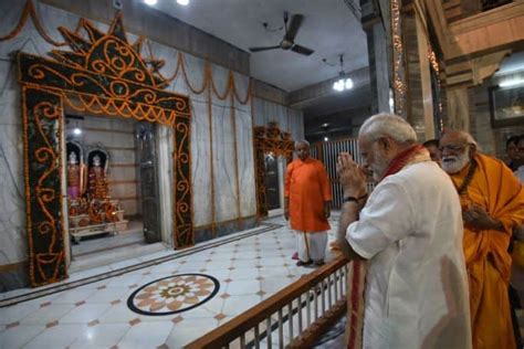 PM visits Tulsi Manas Temple & Durga Mata Temple in Varanasi