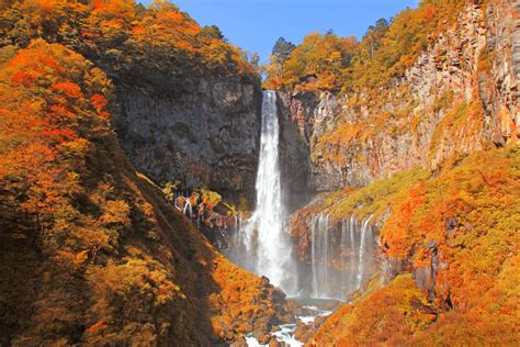 Cascate Kegon, un’eruzione di colori nel mezzo della natura nipponica