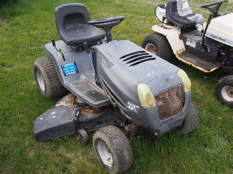 Murray Lawn Mower, 17.5HP, 42” Cut, 6 Speed - Bodnarus Auctioneering