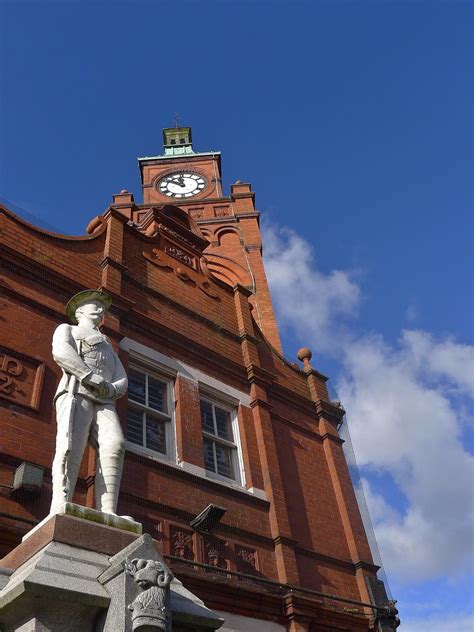 Earlestown Railway Station - England - Tripcarta