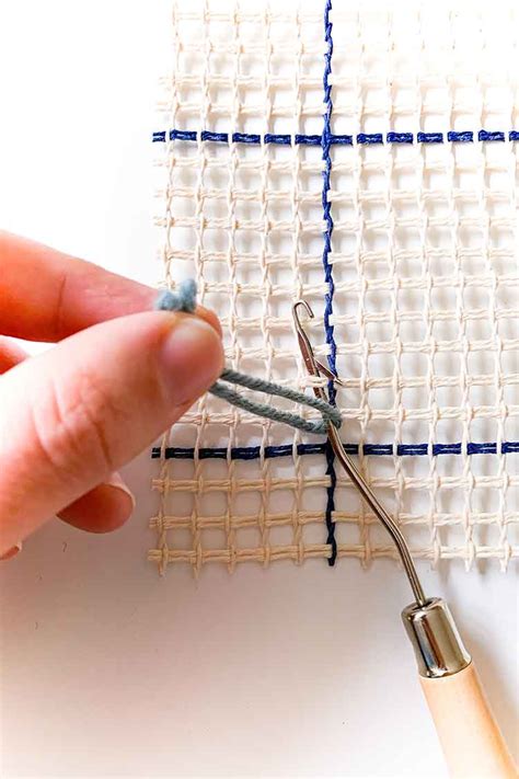 How to latch hook for beginners | Studio Koekoek | Modern Embroidery