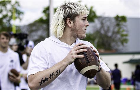 28 YEAR FORMER PRO WRESTLER SKIPS SENIOR YEAR OF HIGH SCHOOL TO PLAY QB ...