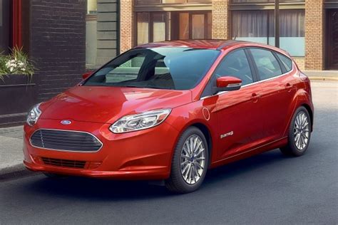 Used 2016 Ford Focus SE Hatchback Review & Ratings | Edmunds