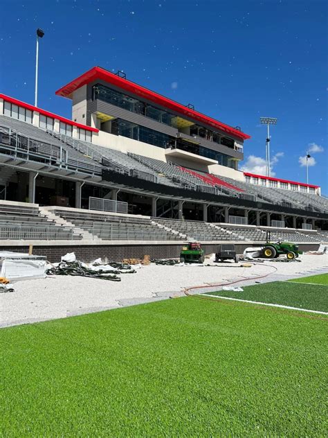 Modest sized Texas High School builds impressive $35 million stadium ...