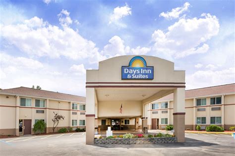 Days Inn & Suites by Wyndham Bridgeport - Clarksburg | Bridgeport, WV Hotels