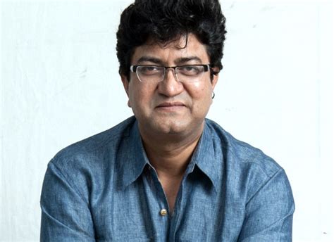 Prasoon Joshi changes film viewing protocol at CBFC - Bollywood Hungama