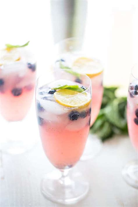 Blueberry Vodka Lemonade - LemonsforLulu.com