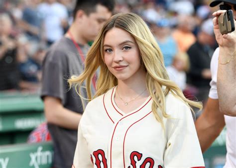 Sydney Sweeney Wore a Cropped Version of a Boston Red Sox Baseball ...