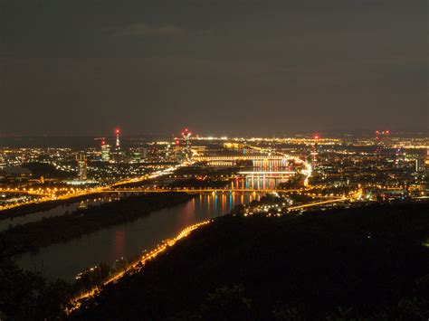 Skyline of Vienna by night. Took this picture from the Leopoldsberg : r/Austria