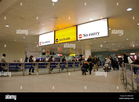 Courtney Lee Viral: Heathrow Arrivals Terminal 3 Live