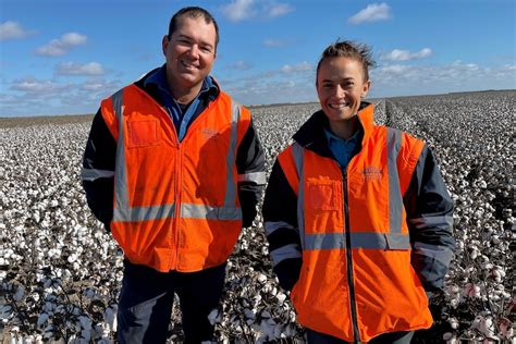 Delayed NSW cotton harvest and worker shortage leads women to rise to ...