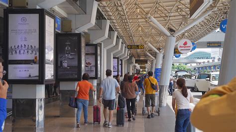 Tan Son Nhat airport not overwhelmed despite crowds - The Saigon Times