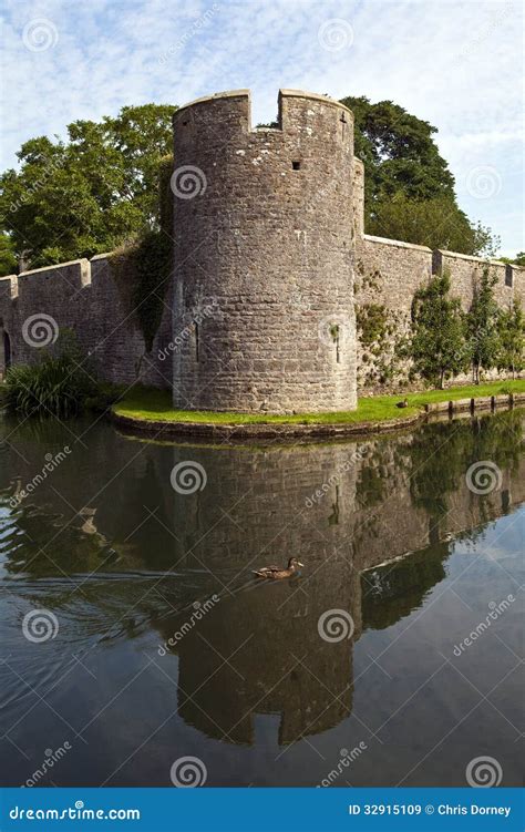 Bishop S Palace and Moat in Wells Stock Image - Image of sights, palace: 32915109