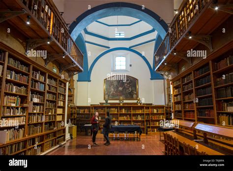 Interior of the historic library at the Universidad de Guanajuato ...