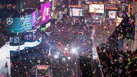 Air in Times Square filled with colored paper as organizers test New ...