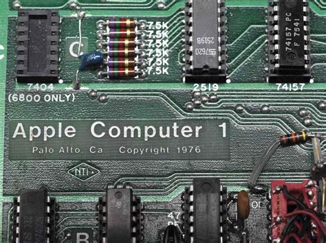 Apple-1 PC hand-built by Steve Wozniak and Steve Jobs in 1976 sold for $355,000 ~ Hybrid Mobile ...