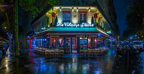 Paris Nightlife: Clubs, Bars, Cinemas and Cabaret