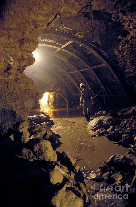 Metro Train Tunnel Construction Photograph by Patrick Landmann/science ...