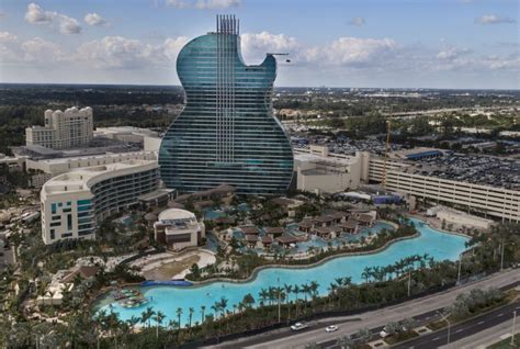 Seminole Hard Rock, the first hotel in the shape of a guitar | Collater.al