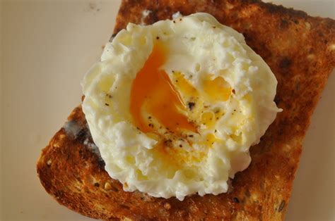 Microwave Poached Eggs (Bon Appetit Magazine) Recipe - Food.com ...