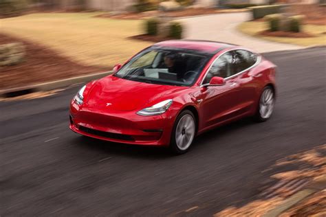 The first Tesla Model 3 reviews are coming in — and one thing stands out (TSLA) | Markets Insider