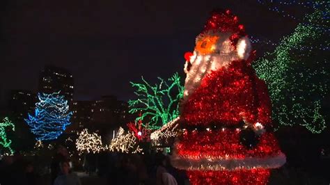 Lincoln Park ZooLights 2021 holiday light show returns to Chicago ...