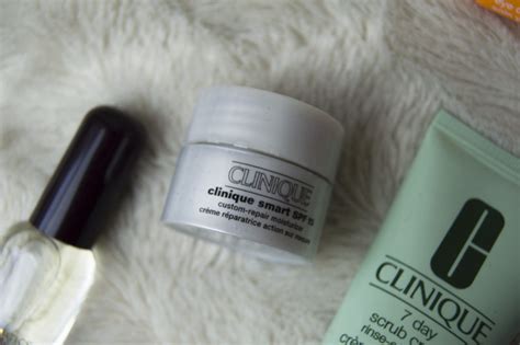 Clinique Smart SPF 15 Custom-Repair Moisturizer Review | Uptown Oracle