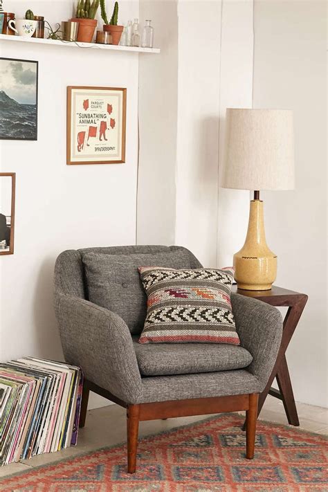 7 Tips On Choosing Suitable Accent Chairs For A Living Room Set