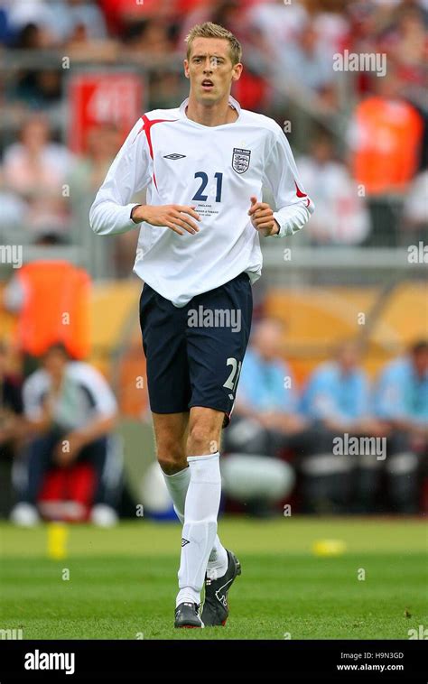 PETER CROUCH ENGLAND & LIVERPOOL FC WORLD CUP NUREMBURG GERMANY 15 June 2006 Stock Photo - Alamy