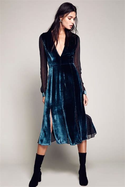 This Blue Velvet Dress Is Perfect For The Holidays | Le Fashion | Bloglovin’ | Blue velvet midi ...