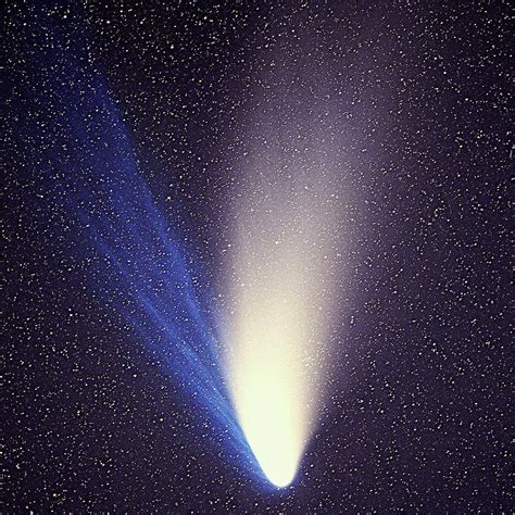 FactRoulette: On the Subject of Comet Tails...