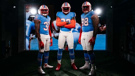 Tennessee Titans unveil 'Oilers' throwback uniforms