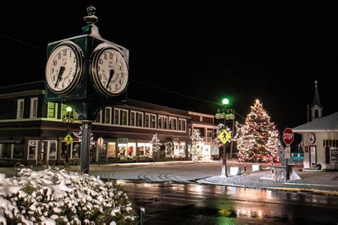 Photographs of Downtown Harbor Springs dressed for Christmas | Harbor springs, Harbor springs ...