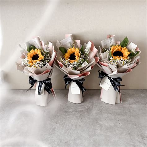 Single Sunflower Bouquet - Vintage Garden