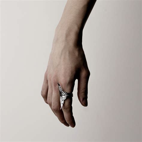 Siren ring - Macabre Gadgets