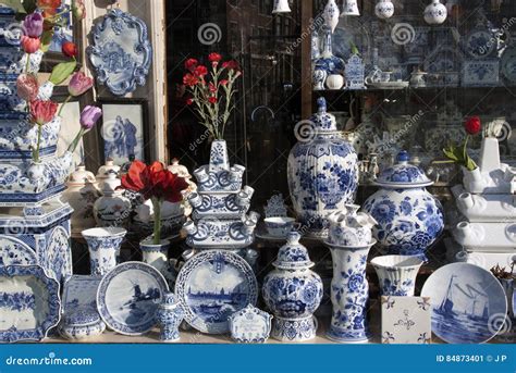 Shop with Delft Pottery in Amsterdam Editorial Photo - Image of porcelain, delftware: 84873401