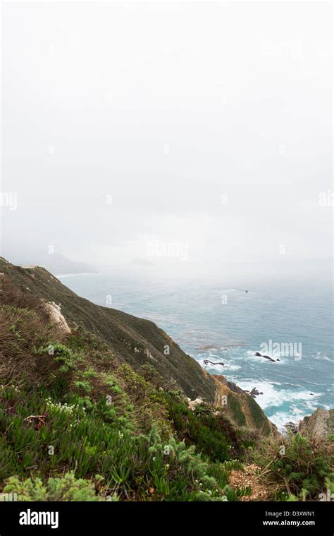 ROCKY COASTLINE, CALIFORNIA Stock Photo - Alamy