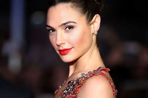 Gal Gadot - Batman v Superman: Dawn of Justice Premiere in London, UK 3/22/2016 • CelebMafia