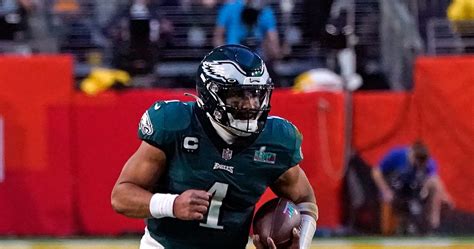 Jalen Hurts Praised by NFL Twitter Despite Eagles' Loss to Chiefs in ...