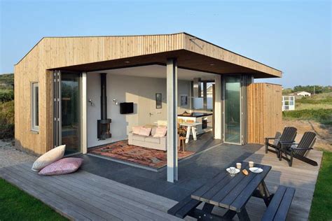 A Small Holiday Home Set on the Dutch Island of Vlieland | Small house design, Weekend house ...