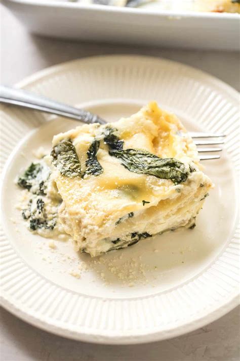 Easy White Chicken Lasagna with Spinach | Creme De La Crumb