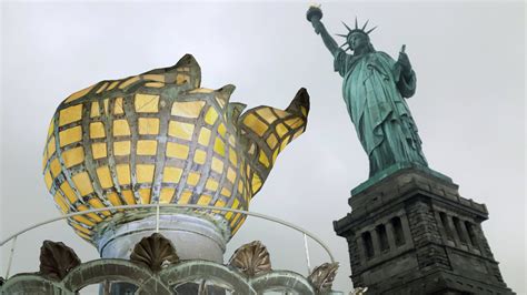 Take a Tour of Lady Liberty’s Torch (Right This Second) - The New York Times